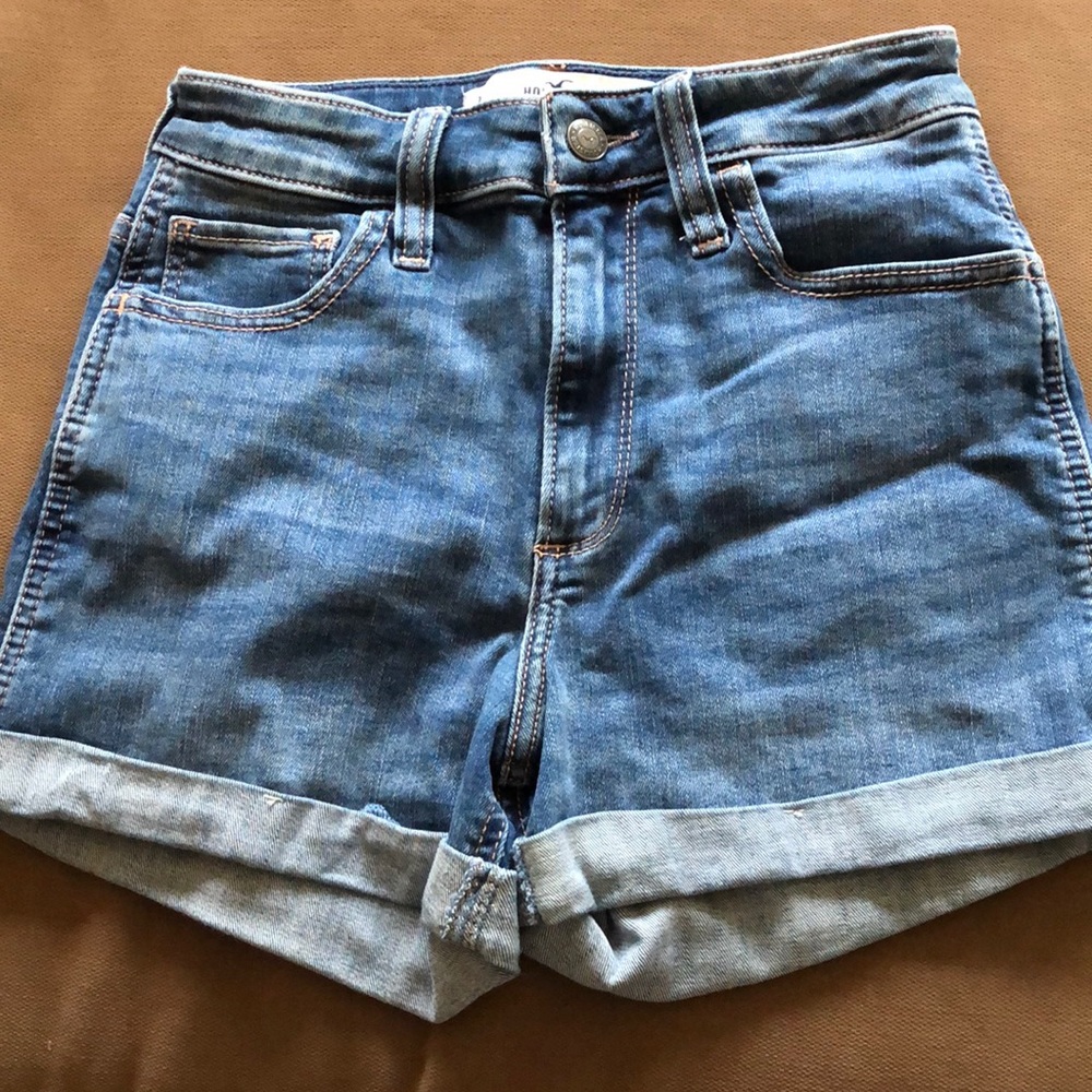 Hollister Curvy High-Ride Shorts 3” Size 3 W26 pre-owned
